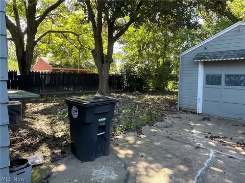 Exterior - 934 Nevin St, Akron, OH 44310 photo 4 of 5
