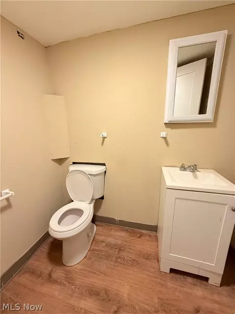 Bath - 934 Nevin St, Akron, OH 44310 photo 5 of 5