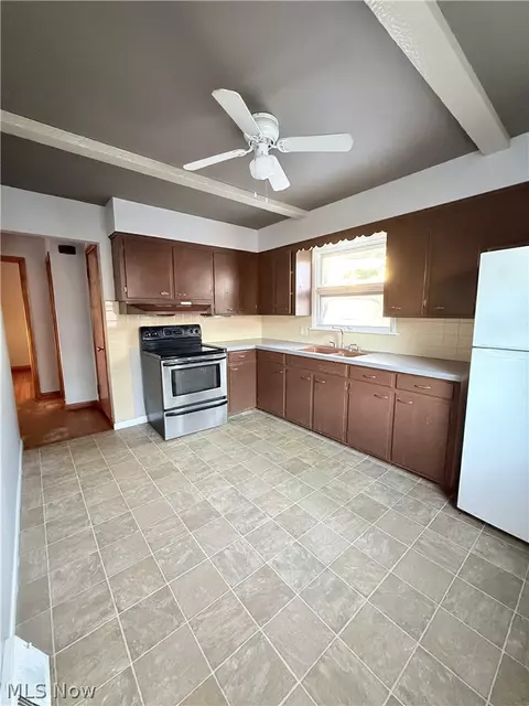 Kitchen - 934 Nevin St, Akron, OH 44310 photo 1 of 4