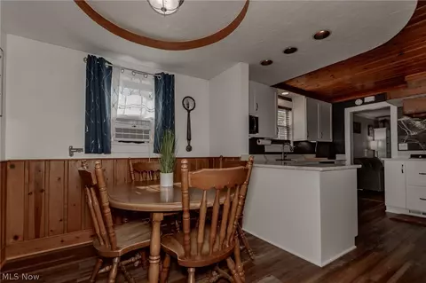 Dining - 1701 Maple St, Wickliffe, OH 44092 photo 2 of 2