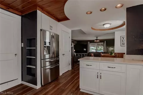 Entry Way - 1701 Maple St, Wickliffe, OH 44092 photo 1 of 4