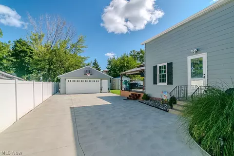 Exterior - 1701 Maple St, Wickliffe, OH 44092 photo 4 of 5