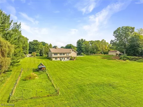 2976 Greenleaf Rd, Akron, OH 44312 photo 4