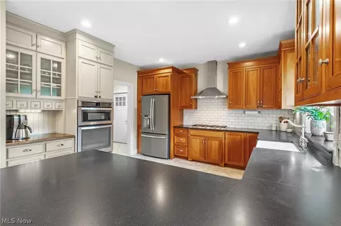 Kitchen - 2976 Greenleaf Rd, Akron, OH 44312 photo 2 of 5
