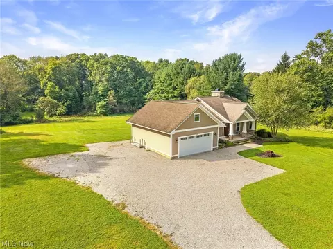 Exterior - 2976 Greenleaf Rd, Akron, OH 44312 photo 3 of 7