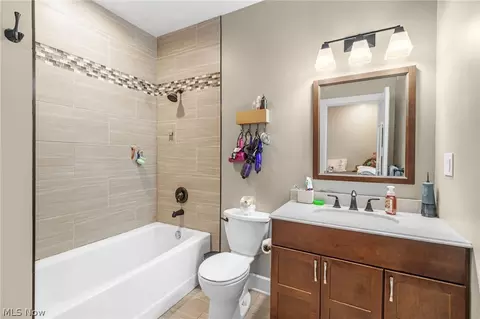 Bath - 2976 Greenleaf Rd, Akron, OH 44312 photo 3 of 3