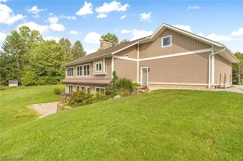 Exterior - 2976 Greenleaf Rd, Akron, OH 44312 photo 5 of 7