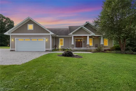 2976 Greenleaf Rd, Akron, OH 44312
