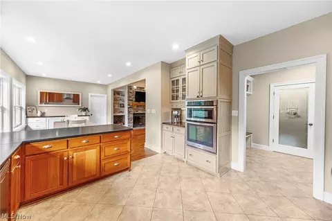 2976 Greenleaf Rd, Akron, OH 44312 photo 24