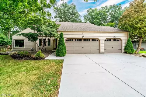 427 Armour Rd, Avon Lake, OH 44012
