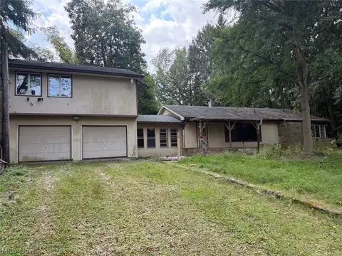 1700 Holly Dr, Kent, OH 44240