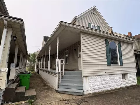 210 W 3rd St, Uhrichsville, OH 44683