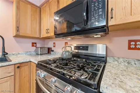 Kitchen - 333 High St, Berea, OH 44017 photo 2 of 4