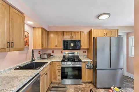 Kitchen - 333 High St, Berea, OH 44017 photo 3 of 4