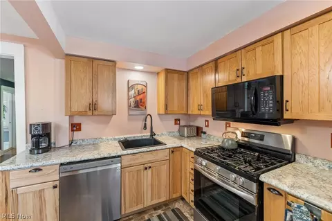 Kitchen - 333 High St, Berea, OH 44017 photo 4 of 4