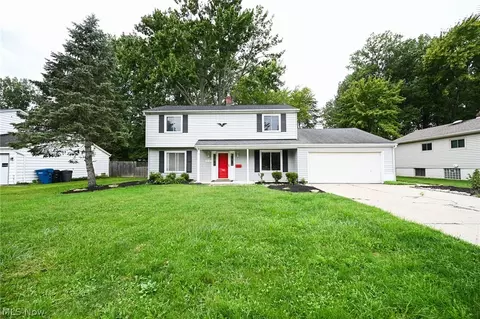 6752 Crestwood Ln, Olmsted Twp, OH 44138
