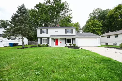 6752 Crestwood Ln, Olmsted Twp, OH 44138