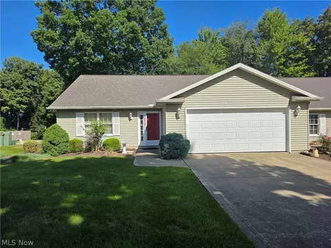 4025 Woodland Dr, Vermilion, OH 44089