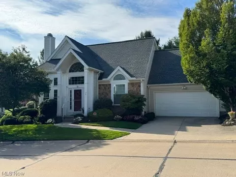 90 W Stonebrooke Dr, Chagrin Falls, OH 44022