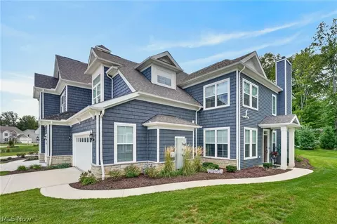 516 Port Side Dr, Avon Lake, OH 44012