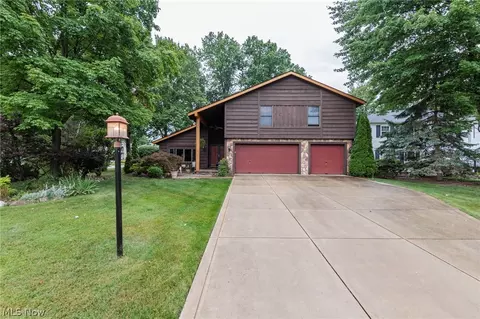 20757 Parkwood Ln, Strongsville, OH 44136