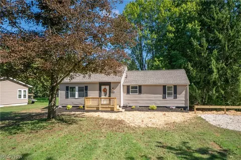 12800 Redwood Ave NW, Uniontown, OH 44685