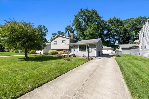 38233 Parkway Blvd, Willoughby, OH 44094
