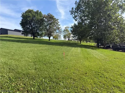 1478 Luby Ln, Zanesville, OH 43701