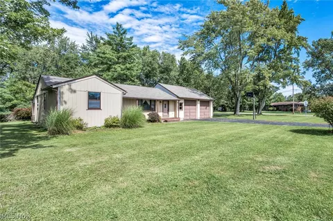 Exterior - 41878 Cooper Ave, Elyria, OH 44035 photo 4 of 14