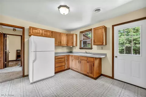 Kitchen - 41878 Cooper Ave, Elyria, OH 44035 photo 3 of 3