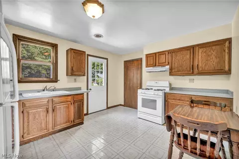 Kitchen - 41878 Cooper Ave, Elyria, OH 44035 photo 1 of 3