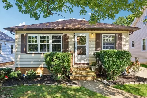 1657 Woodhurst Ave, Mayfield Heights, OH 44124