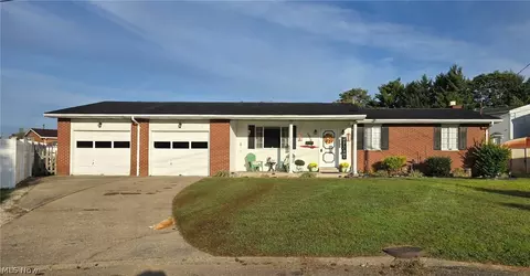 1576 Susanne Cir, Belpre, OH 45714