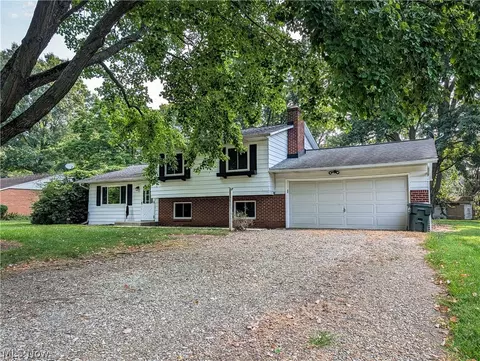 8636 Camelot Ave NW, Canal Fulton, OH 44614