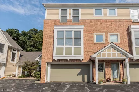 1517 Huntington Ln #1517, Cleveland Heights, OH 44118