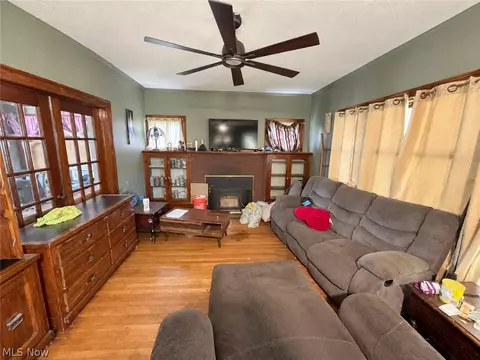 Living - 3404 Lincoln St E, Canton, OH 44707 photo 1 of 2