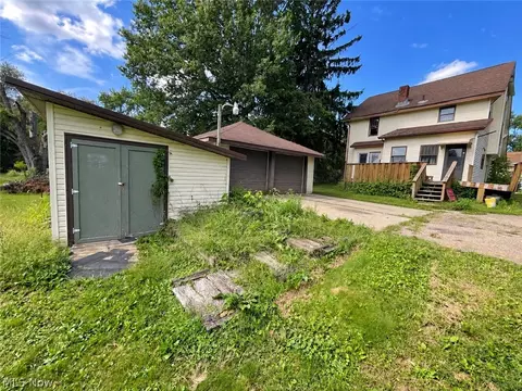 Exterior - 3404 Lincoln St E, Canton, OH 44707 photo 2 of 3