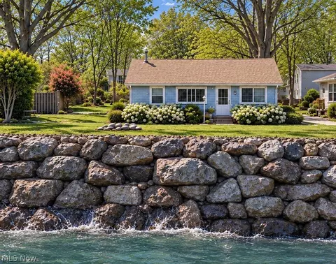 4532 Edgewater Dr, Sheffield Lake, OH 44054