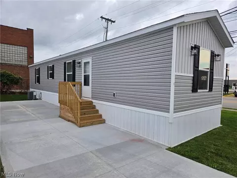 701 N Main St #1, Wellington, OH 44090