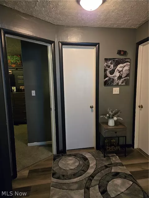 Entry Way - 80 Omar St, Struthers, OH 44471 photo 1 of 3