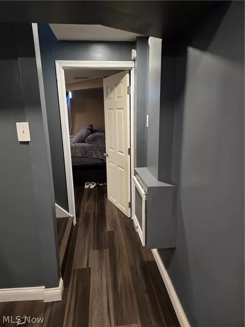 Entry Way - 80 Omar St, Struthers, OH 44471 photo 3 of 3