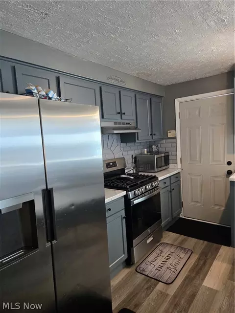 Kitchen - 80 Omar St, Struthers, OH 44471 photo 2 of 4