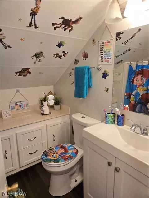 Bath - 80 Omar St, Struthers, OH 44471 photo 3 of 4