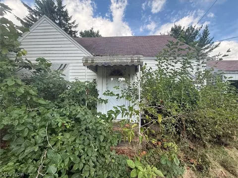 Exterior - 129 Jackson Rd, Creston, OH 44217 photo 3 of 9