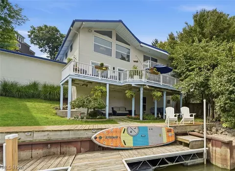 421 Riverdale Dr, Rocky River, OH 44116