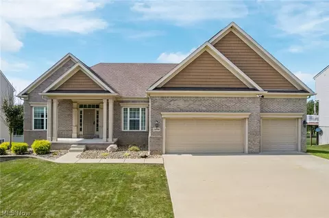 3898 Kenway Blvd, Uniontown, OH 44685