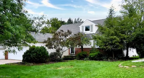 4949 Emmet Rd, Lyndhurst, OH 44124