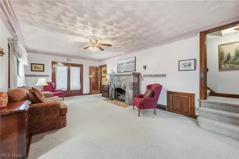 Living - 24 Overlook Blvd, Struthers, OH 44471 photo 2 of 4