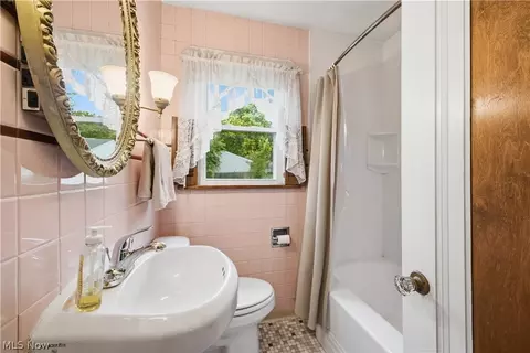 Bath - 144 Argyle Ave, Boardman, OH 44512 photo 1 of 1