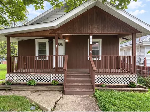 1331 Race St, Zanesville, OH 43701